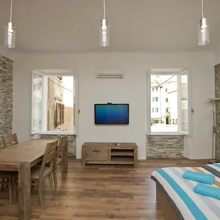Vista Apartment *